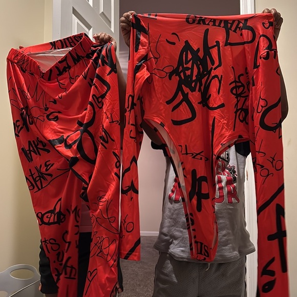 Two piece - Picture 6 of 6